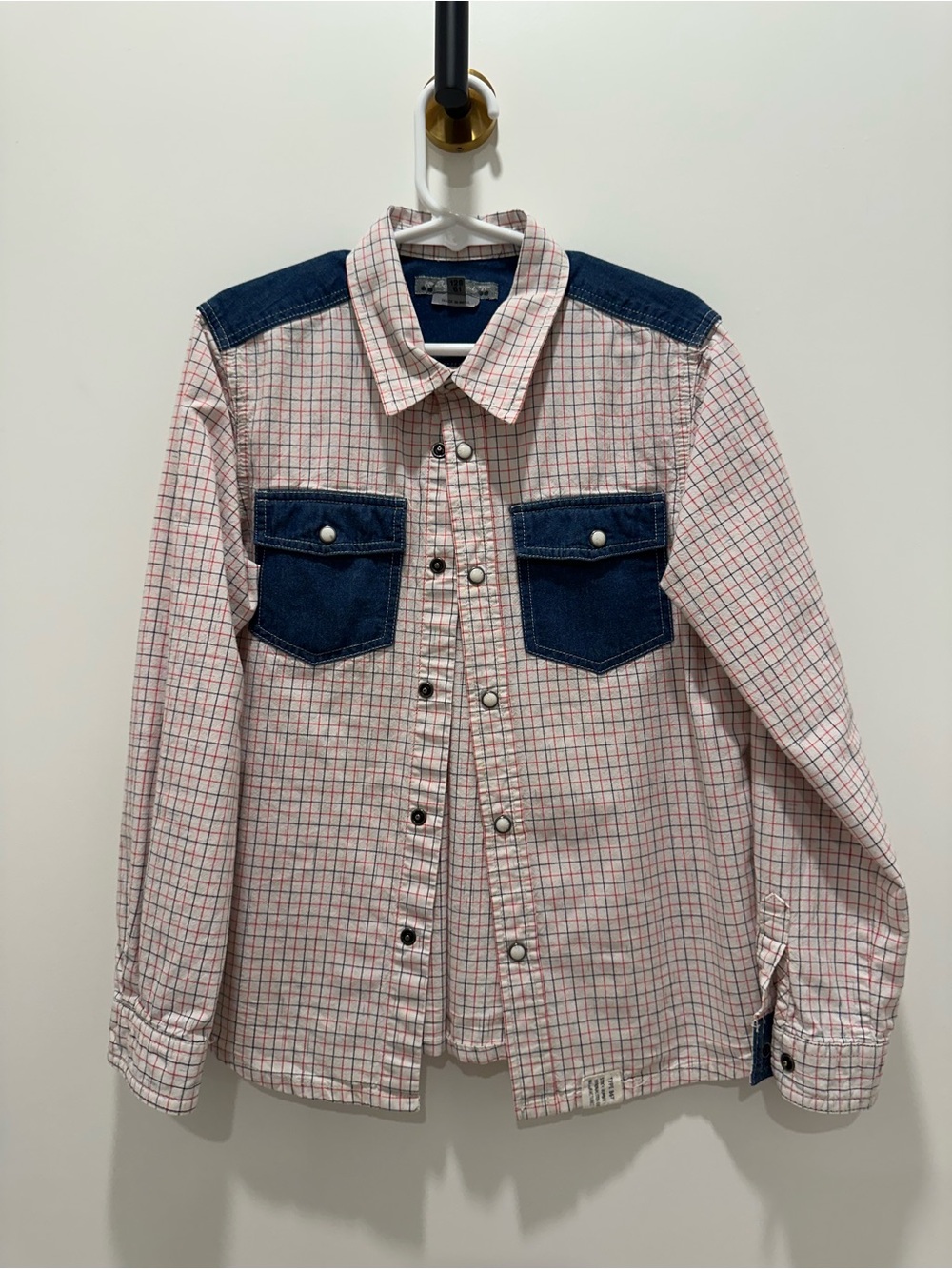 Bonpoint Boys Shirt Snap on Closure and Denim Accents Size 8. In great condition
